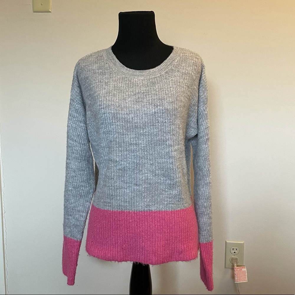 Joe Boxer color blocked sweater long sleeves gray pink super soft knit